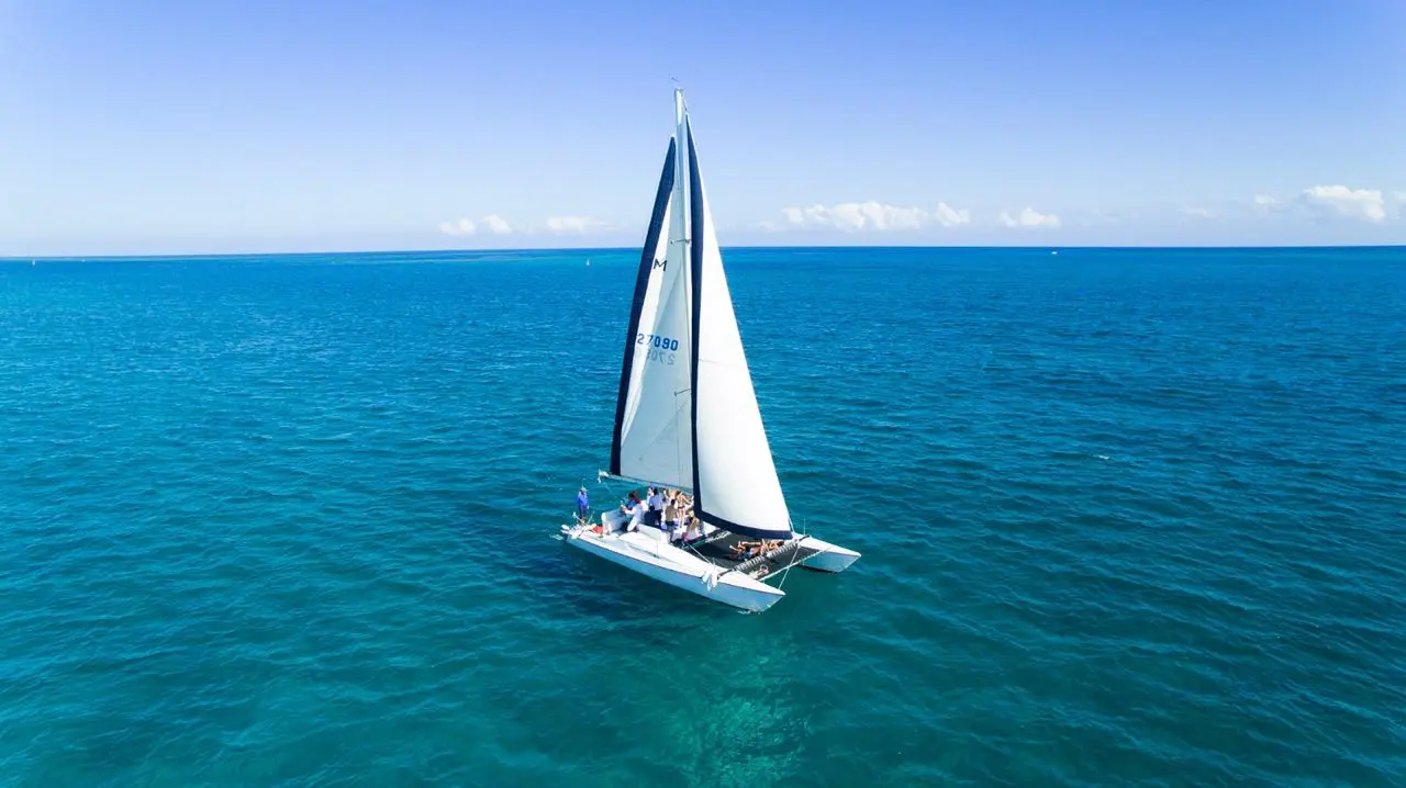 isla-mujeres-catamaran-00